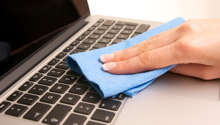 Luôn giữ laptop sạch sẽ và không có bụi bẩn