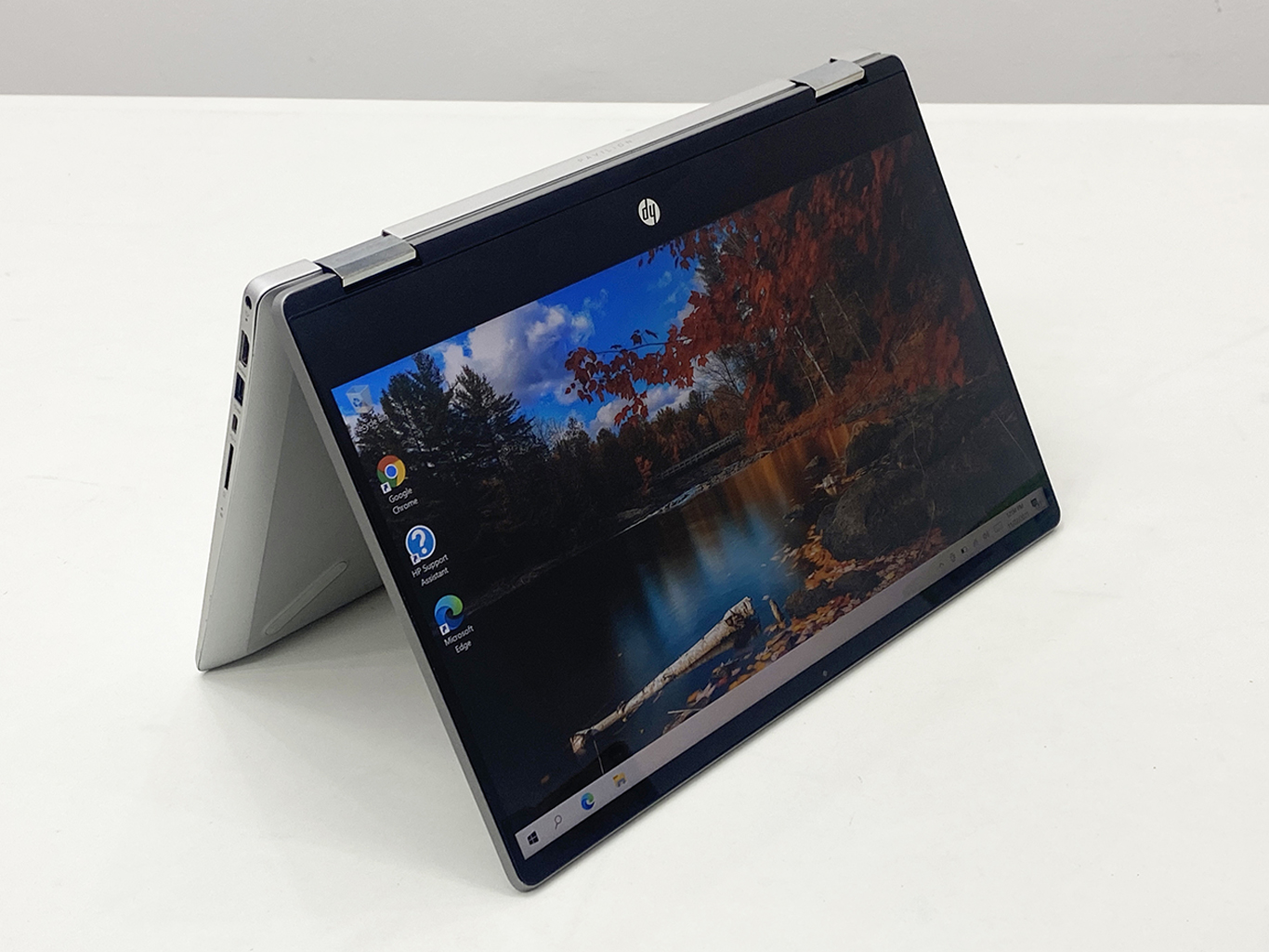 Notebook HP Se Pavilion X360 được biết đến là một thiết kế mới lạ và ấn tượng, được sản xuất theo công nghệ hiện đại