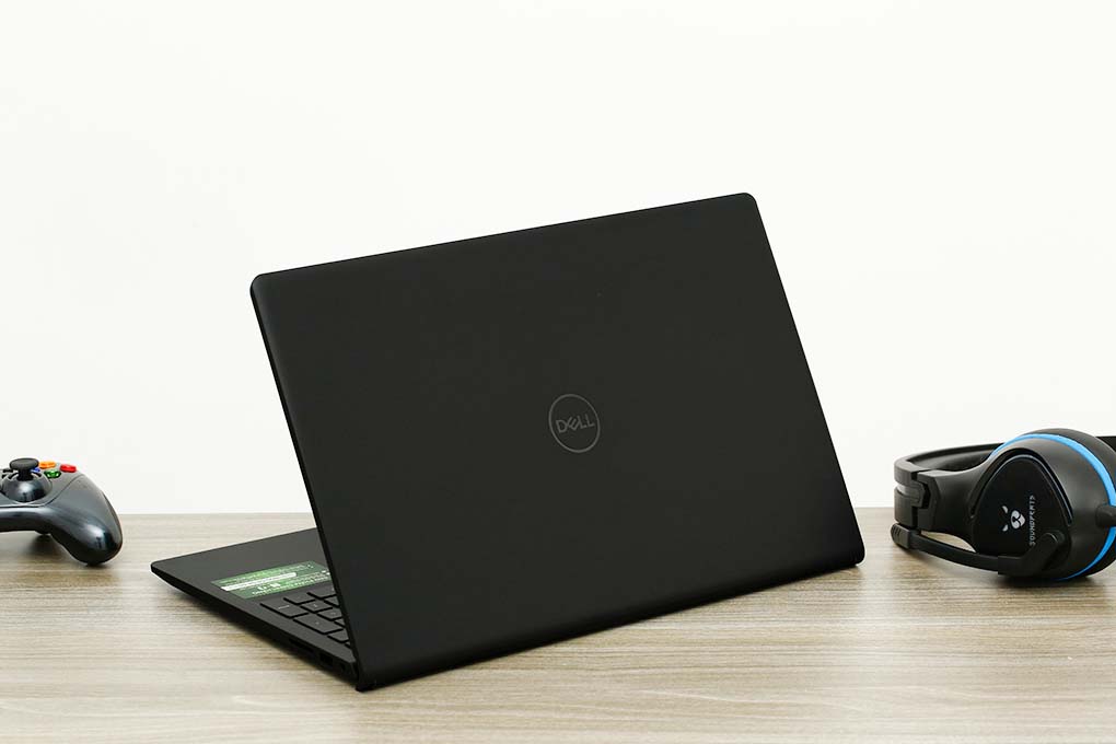 Dell Inspiron 15 N3530-71011775 mang kiểu dáng đặc trưng của một chiếc Laptop văn phòng