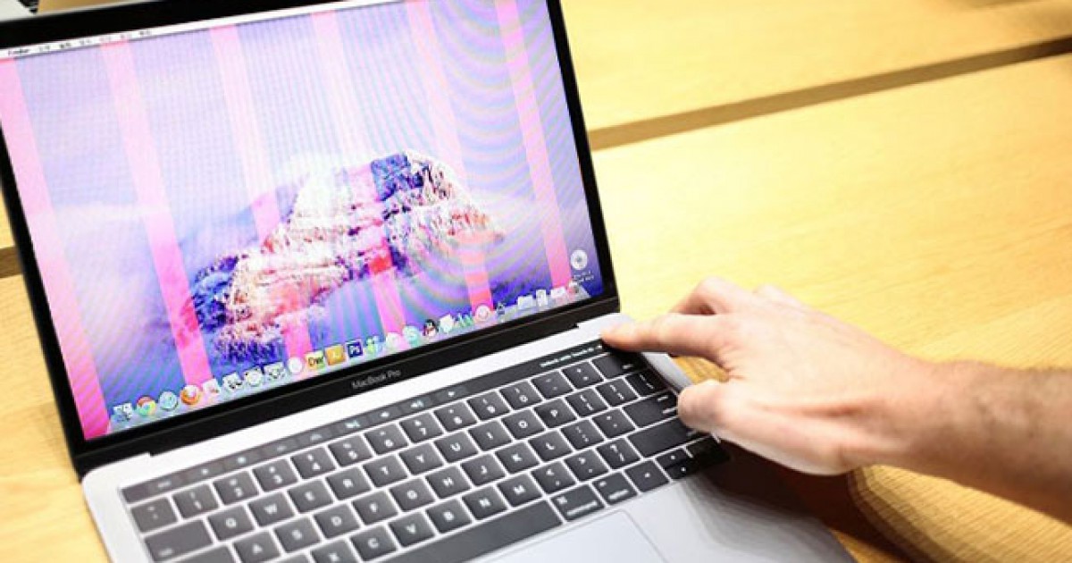 Màn hình MacBook bị sọc ngang do hỏng card VGA 