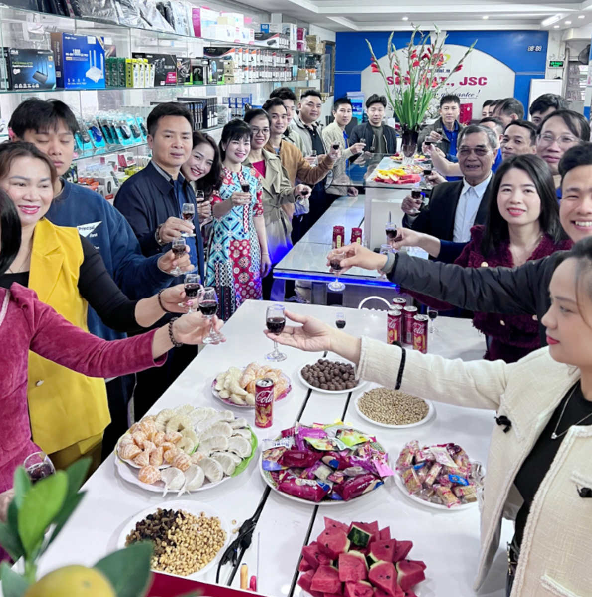 Sau một tuần nghỉ Tết, các thành viên trong công ty Bệnh Viện Máy Tính Sơn Đạt đã trở lại làm việc