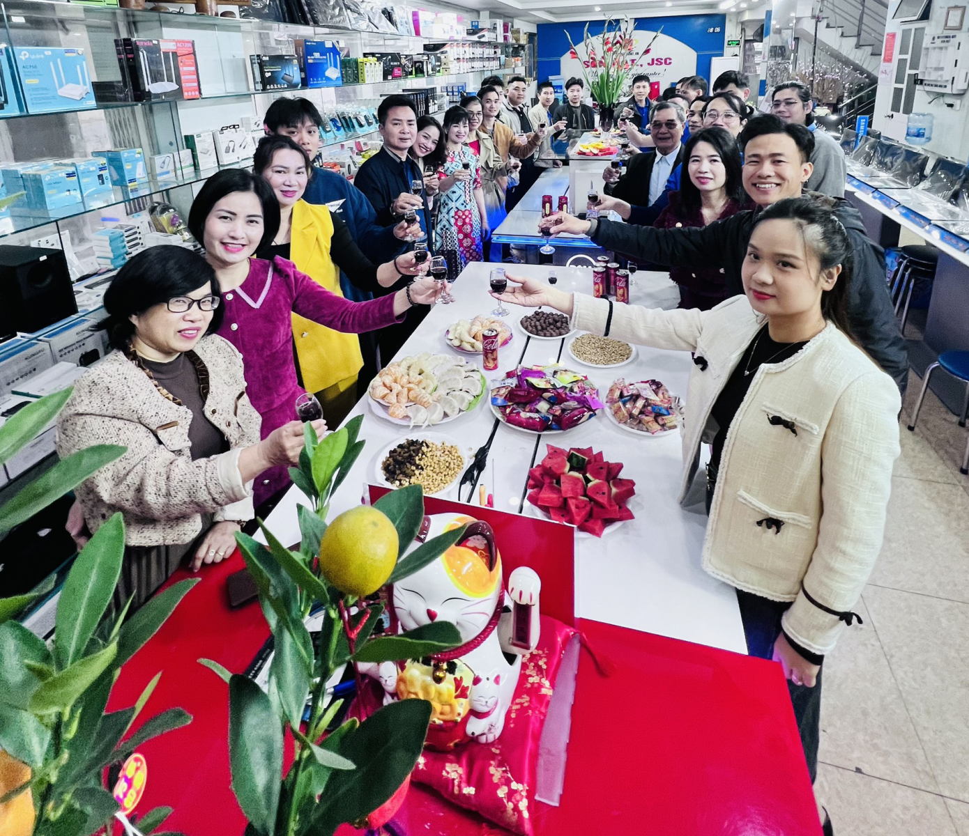 Niềm vui, niềm hân hoan của anh chị em làm việc tại Bệnh Viện Máy Tính Sơn Đạt trong những ngày đầu năm