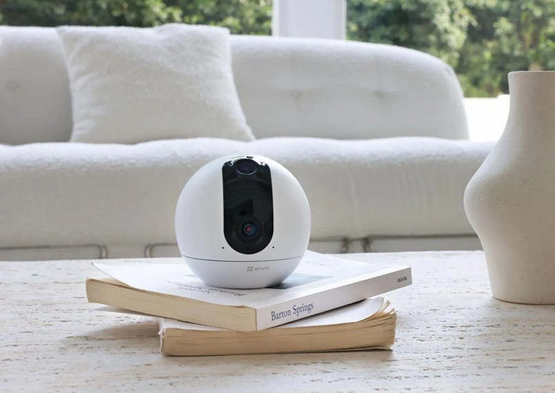 Camera Ezviz CS-C60p có thể hoạt động như một robot thông mình có thể chào đón chủ nhân hoặc phát ra các nhắc nhở cần thiết