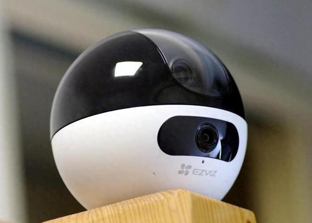 Camera Ezviz CS-C7 R100-8G44WF sở hữu hai ống kính thông minh 2K+ mang lại mức độ bảo vệ tương đương