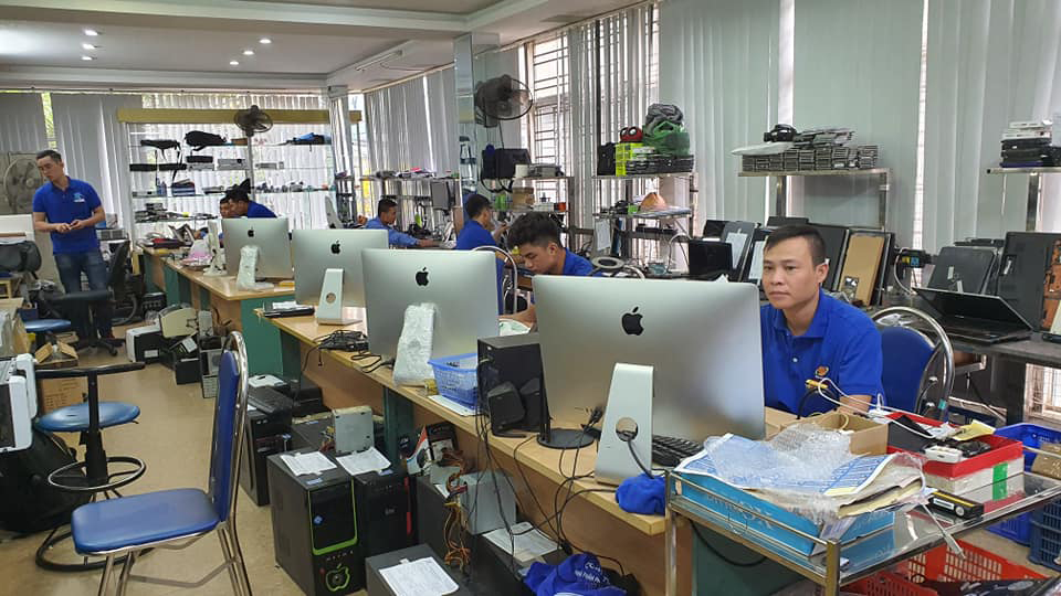 Khác với các dòng laptop thông thường, MacBook có thiết kế khép kín, tinh vi, các linh kiện được gắn chặt